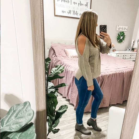 Cold shoulder knit sweater - Picture 6 of 7